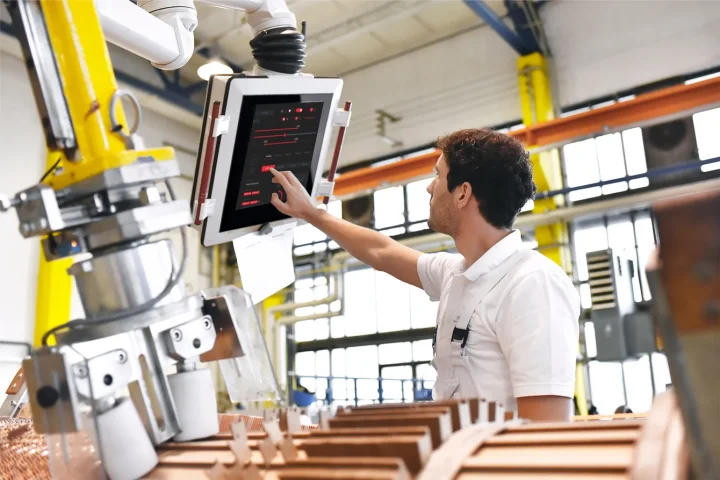 Novis builds custom monitor solutions