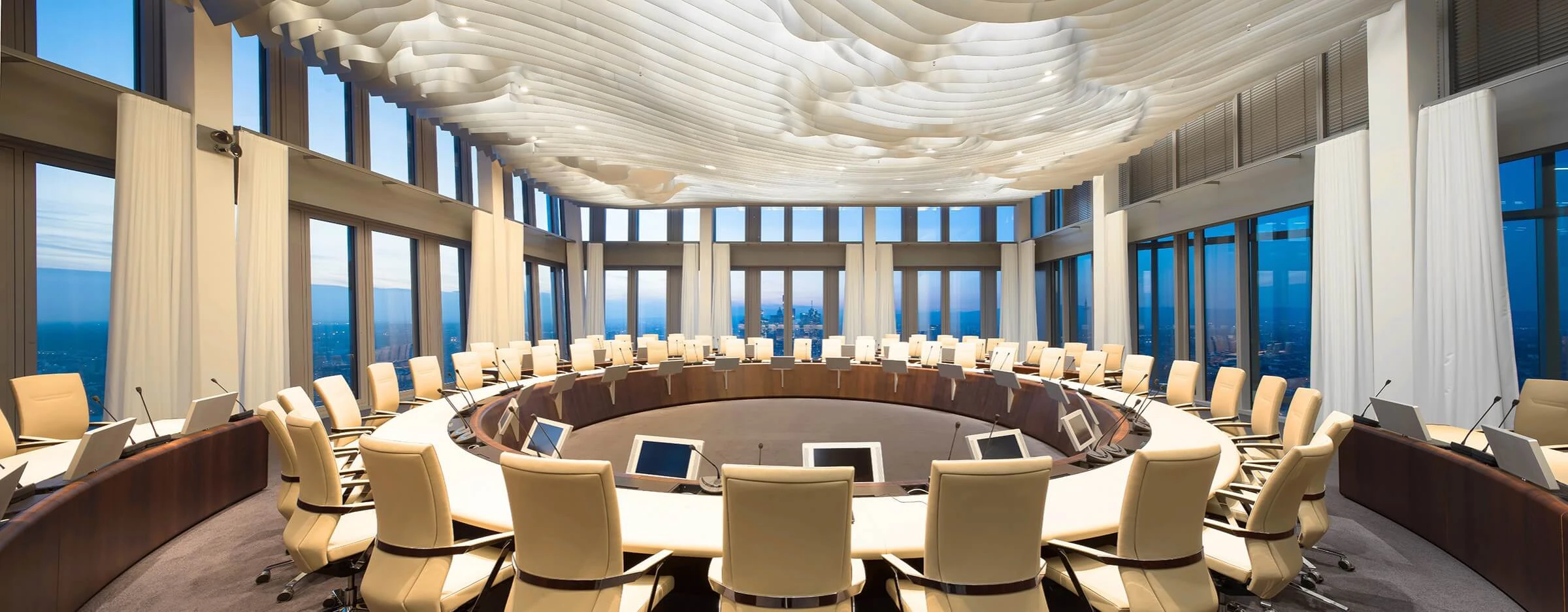 ECB meeting room in Frankfurt with NOVIS custom screens
