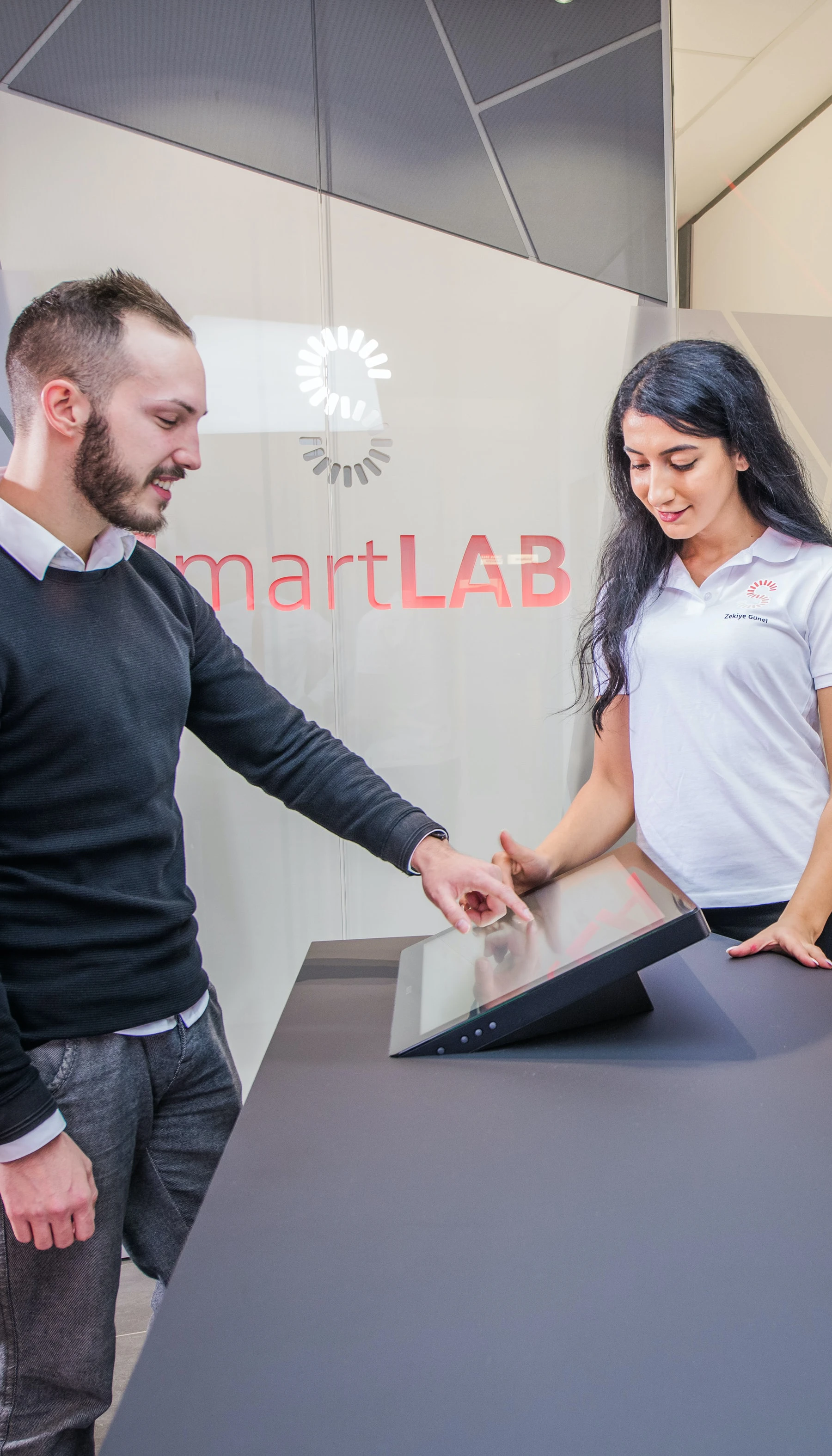 FLO EVO permanently installed in a publicly accessible counter with multi-touch