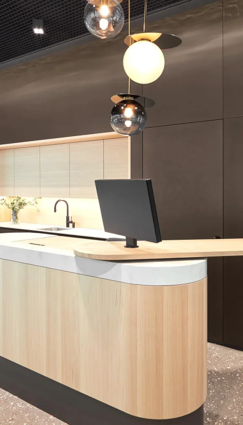 A bank advisory station featuring the LOFT desktop design monitor by NOVIS on the consultation counter.