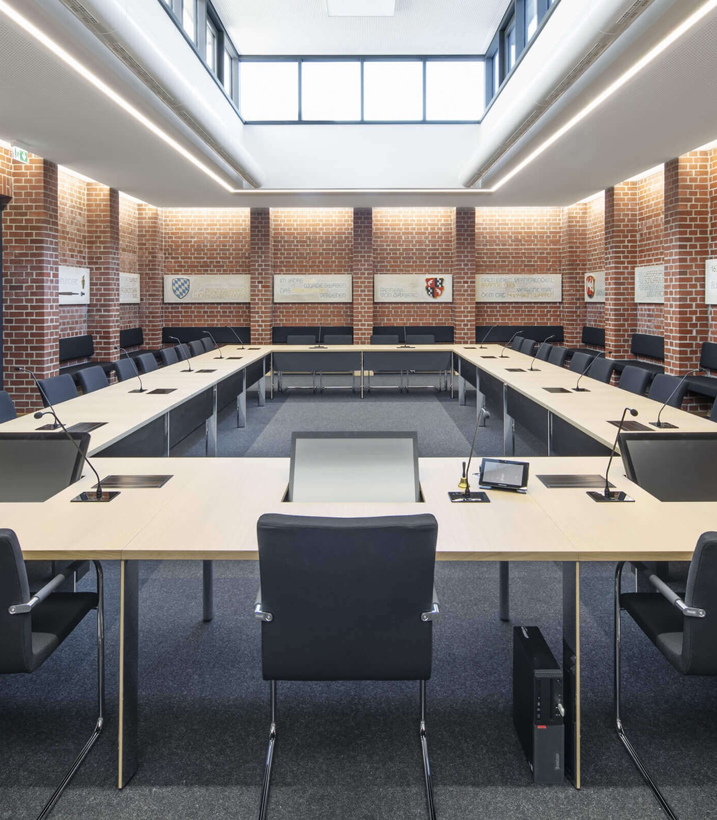 Retractable monitors in the conference table. Cooperation between Thonet and NOVIS Technik + Design