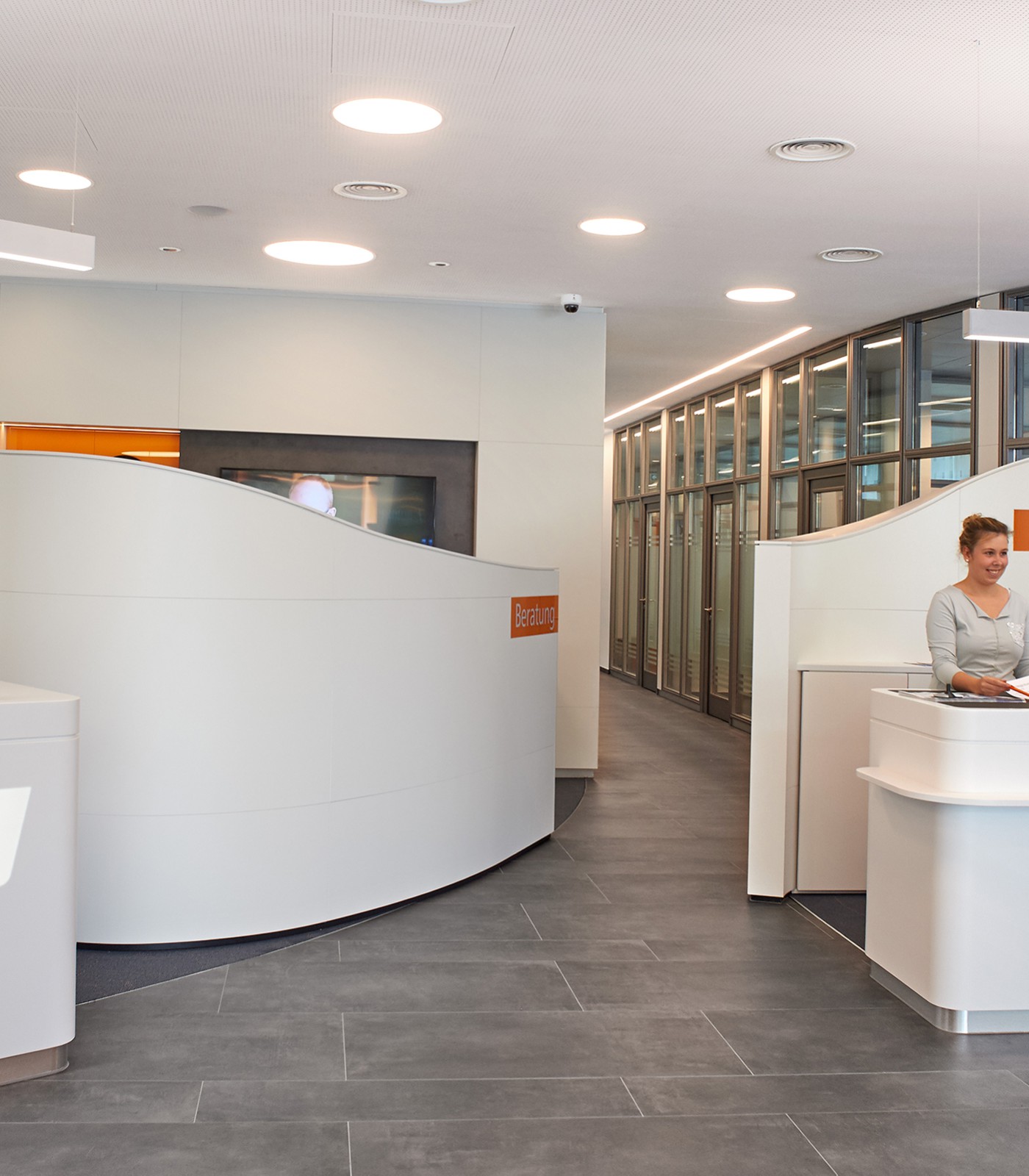 Reception area of a bank with LOFT fold table-mounted monitors from Novis