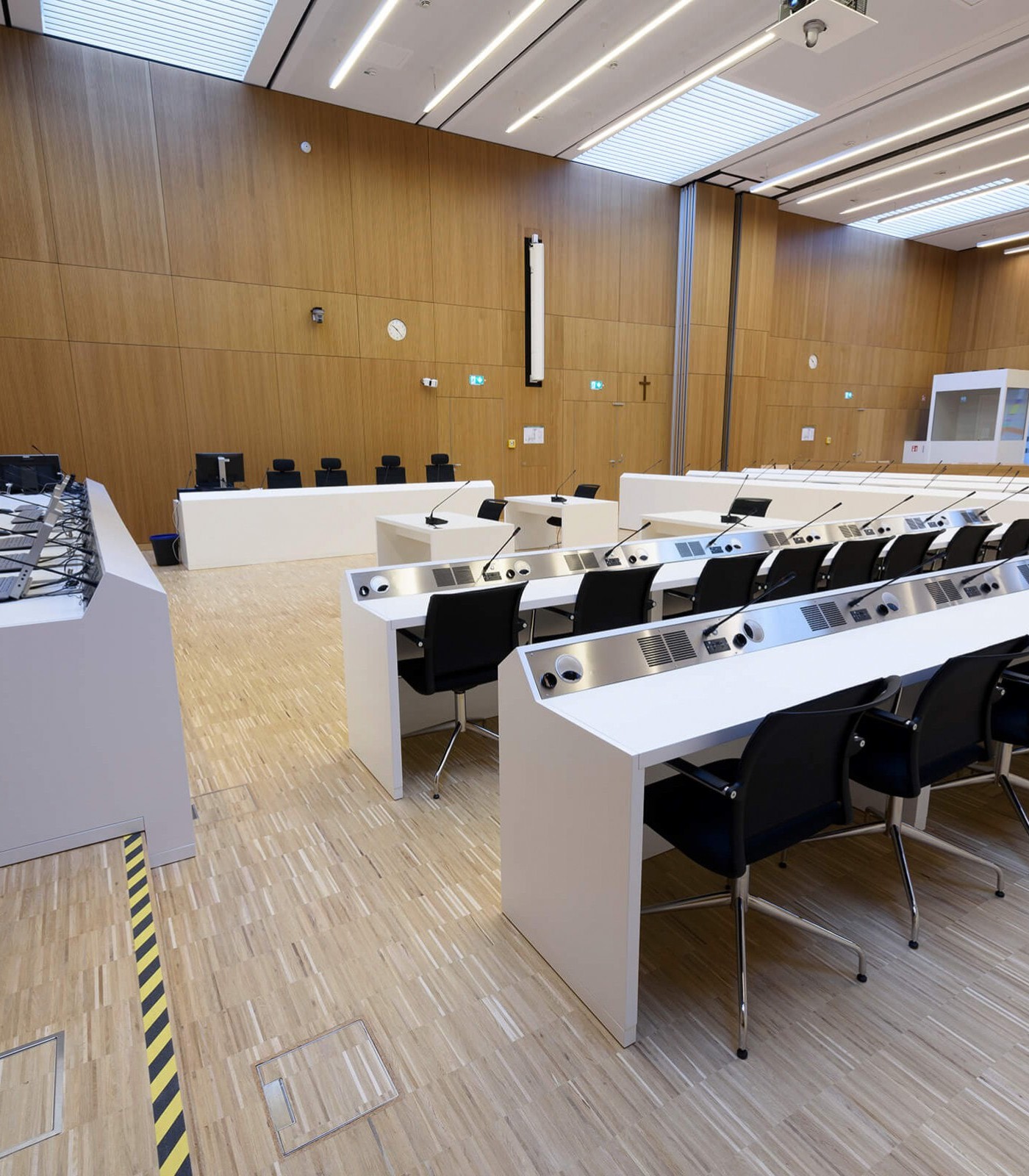 Side view of the dock. Novis Design Monitors FLO are eagerly awaiting the verdict