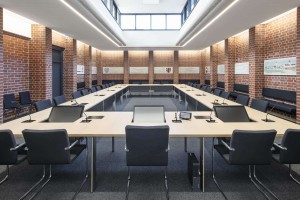 Complete overview of the entire council chamber. The monitors fit in harmoniously.