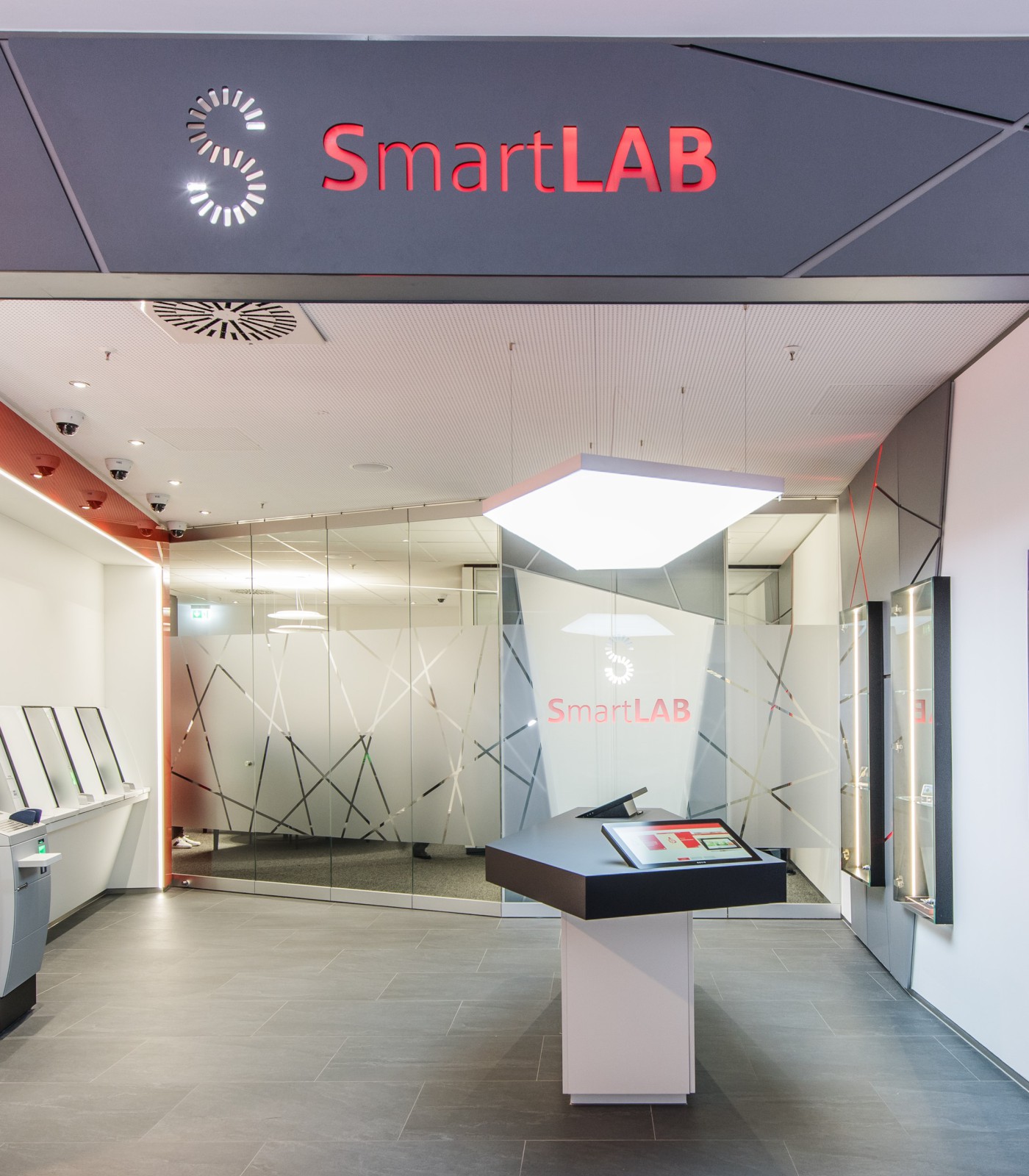 Novis large screen in a smart lab at a bank branch