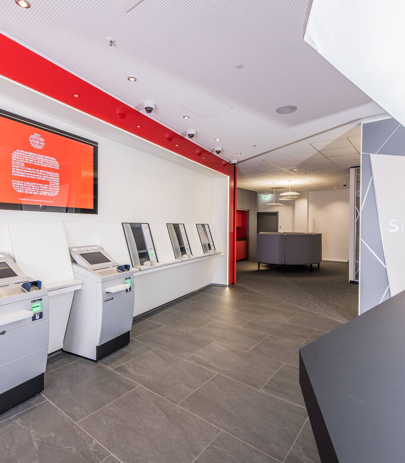 in this smart-lab you find many ideas of information points with perfect integrated screen solutions