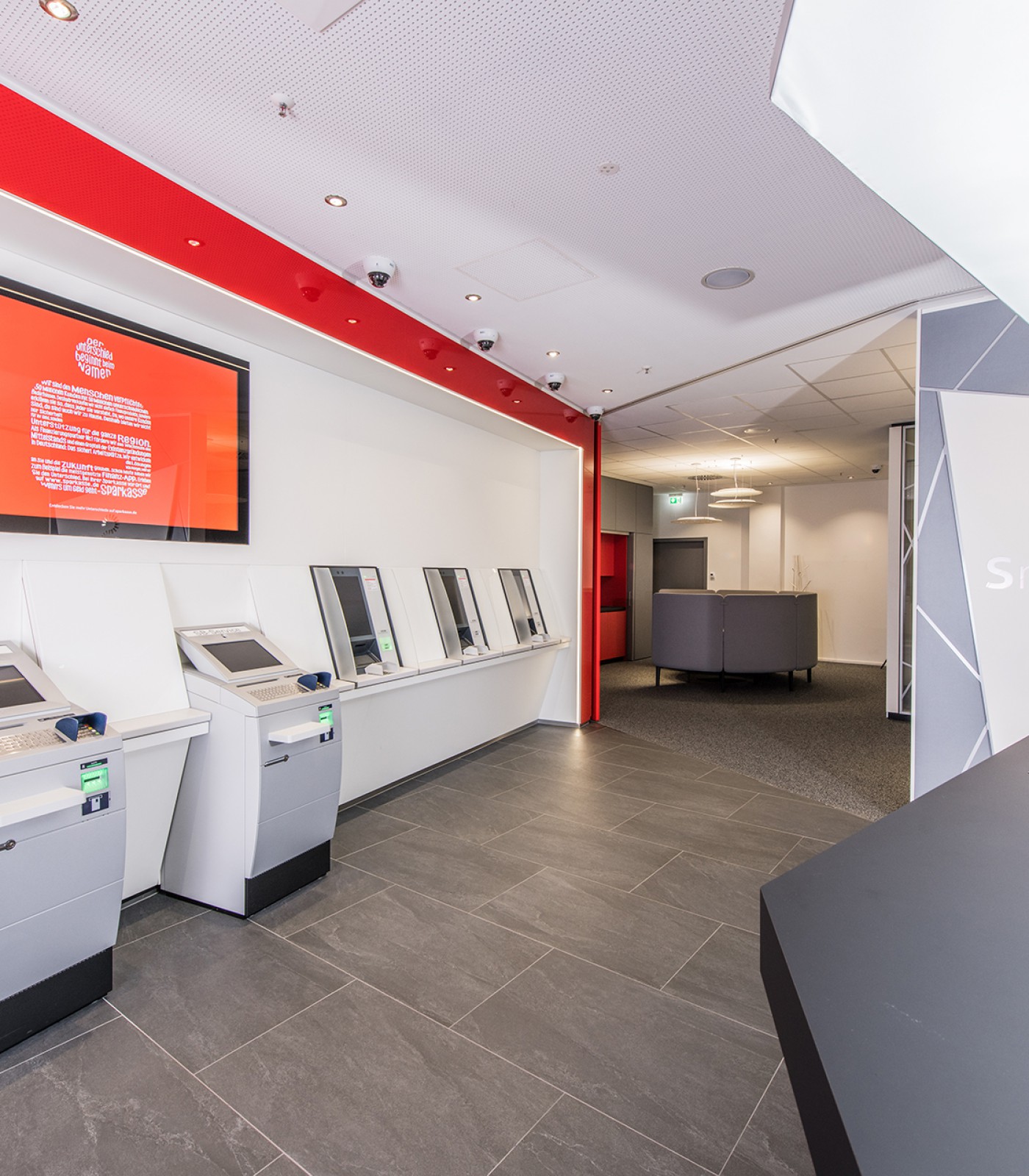 Novis Presentation screen in a self-service zone