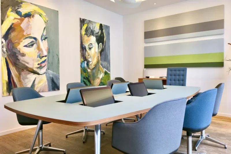 The retractable monitor from Novis. Perfect for notarial certification in law firms, notary offices, and by attorneys